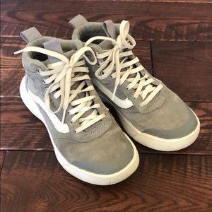 EUC Vans Ultrarange high top gray sneakers